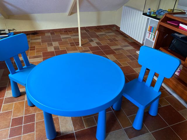 Mesa y 2 sillas ikea