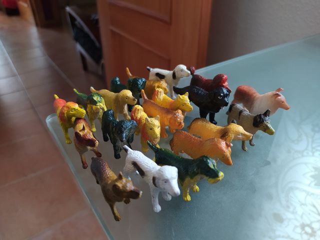 Lote 20 figuras de perros