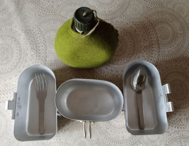 Cantimplora, cubiertos mili