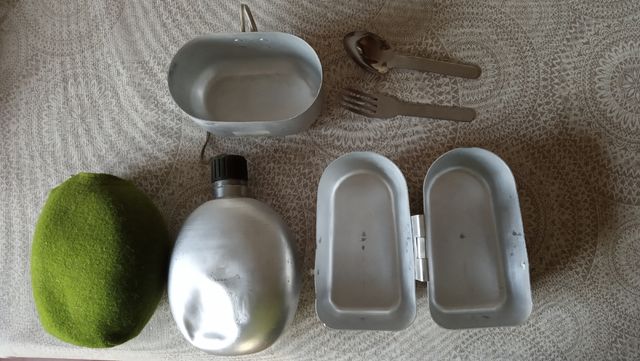 Cantimplora, cubiertos mili