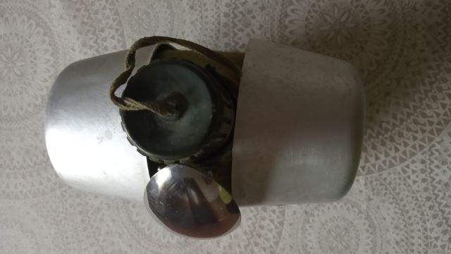 Cantimplora, cubiertos mili