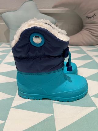 Botas nieve talla 24\\/25 de segunda mano por 5 EUR en Rodonya en WALLAPOP