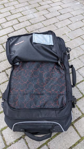 Maleta Newfeel 70L de segunda mano por 50 EUR en Villanúa en WALLAPOP