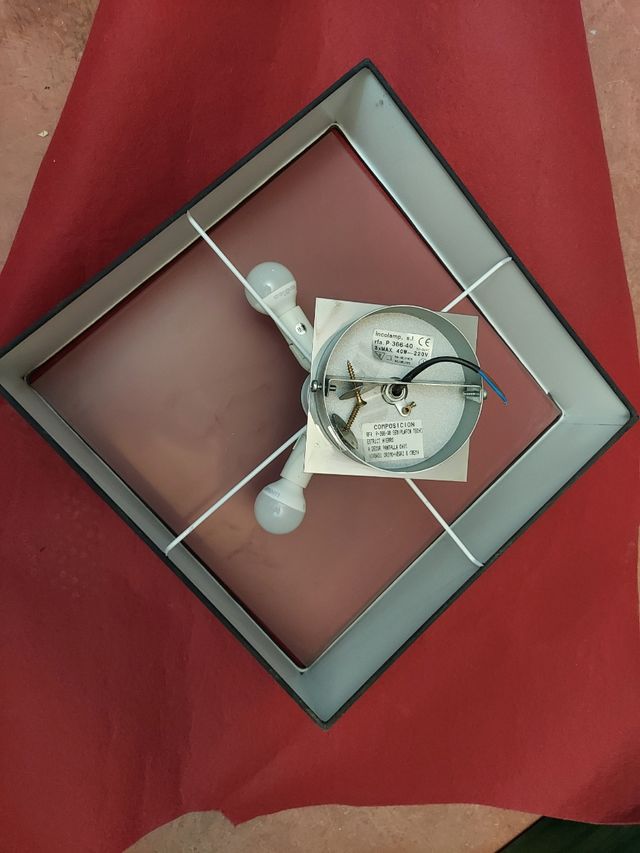 Lampara de techo tamaño aprox. 30x30 cm