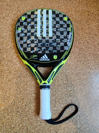 Pala Adipower Attack 1.9 Modelo Tope de Gama !! de segunda mano por 90 EUR  en San Sebastián de Los Reyes en WALLAPOP