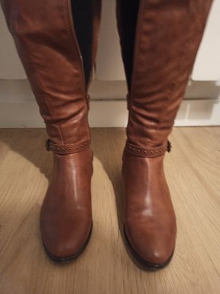 Botas altas de primavera\\/invierno de segunda mano por 15 EUR en Segovia en  WALLAPOP