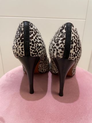 Zapatos Animal Print Zara de segunda mano por 7 EUR en Madrid en WALLAPOP
