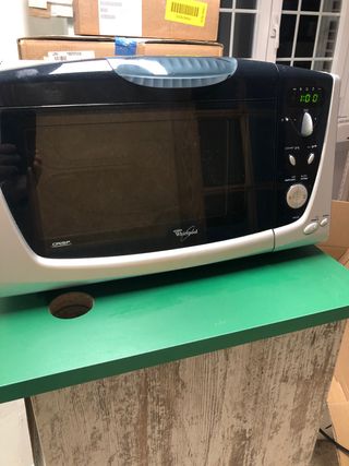 Microondas Whirlpool AT305 ALU de segunda mano por 45 EUR en Galapagar en  WALLAPOP