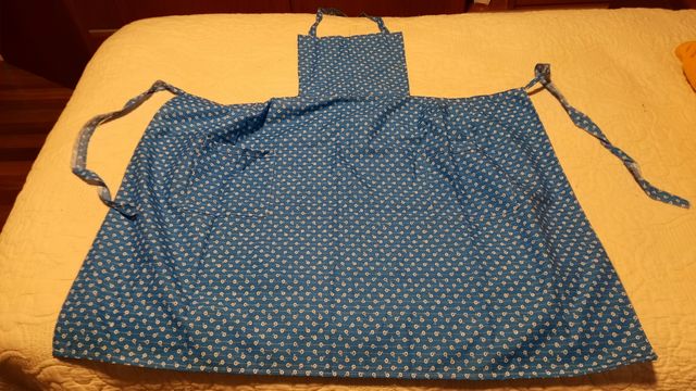 DELANTALES VARIOS  ,precio de los tres juntos