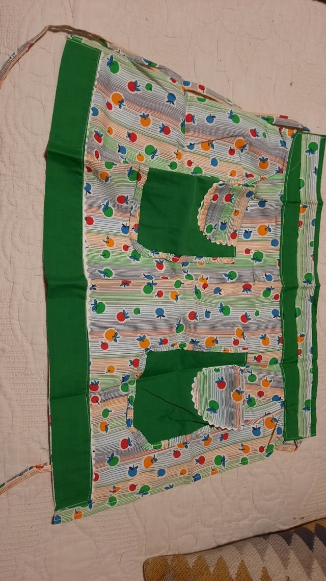 DELANTALES VARIOS  ,precio de los tres juntos