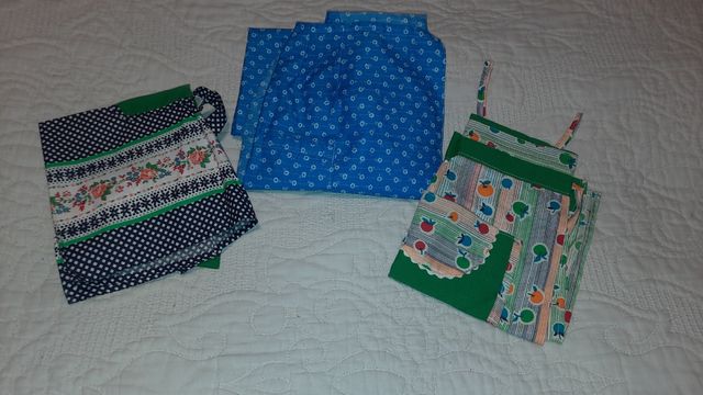 DELANTALES VARIOS  ,precio de los tres juntos