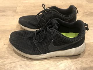 Zapatillas Nike Roshe Run talla 40,5 de segunda mano por 10 EUR en  Barcelona en WALLAPOP