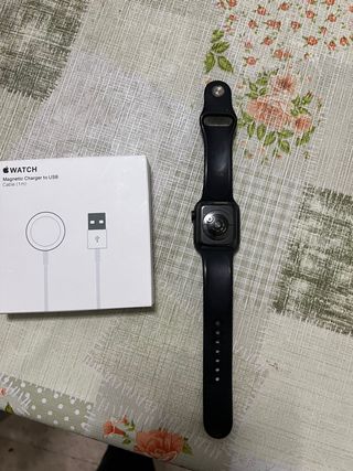 Apple watch Serie 4 40mm de segunda mano por 160 EUR en Sevilla en WALLAPOP