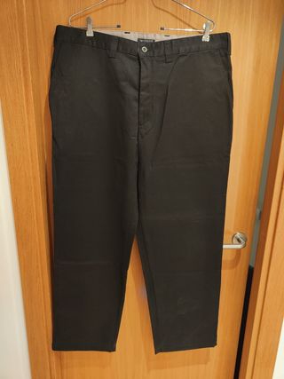 2 pantalones de hombre talla 50 de segunda mano por 30 EUR en León en  WALLAPOP