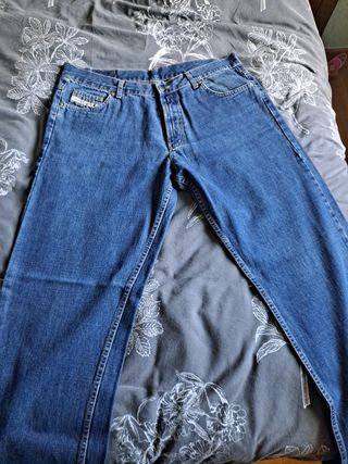 Vaqueros New Caro sin estrenar de segunda mano por 17 EUR en Ávila en  WALLAPOP