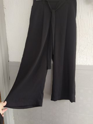 Pantalón Palazzo Zara de segunda mano por 10 EUR en Manzanares el Real en  WALLAPOP