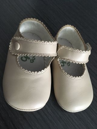 Zapatos bebé talla 19 de segunda mano por 3 EUR en El Palmar en WALLAPOP