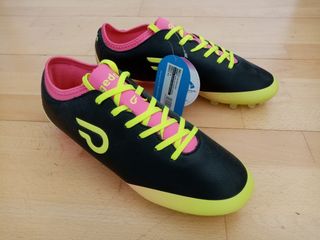 Botas de Fútbol Gedo de segunda mano por 30 EUR en Cerdanyola del Vallès en  WALLAPOP