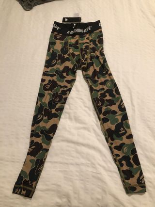 Pantalón gimnasia adidas bape de segunda mano por 50 EUR en Madrid en  WALLAPOP