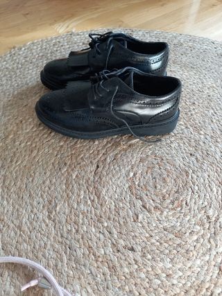 Zapato blucher mujer negro de segunda mano por 5 EUR en Burgos en WALLAPOP