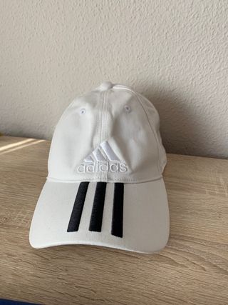Gorra Adidas blanca de segunda mano por 10 EUR en Utebo en WALLAPOP
