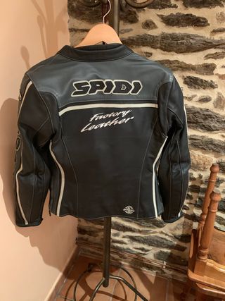 Chaqueta moto chica de segunda mano por 95 EUR en Altzaga en WALLAPOP
