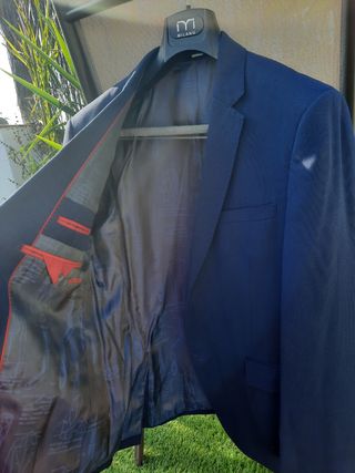 Traje juvenil Vértice de segunda mano por 30 EUR en Villaverde del Río en  WALLAPOP