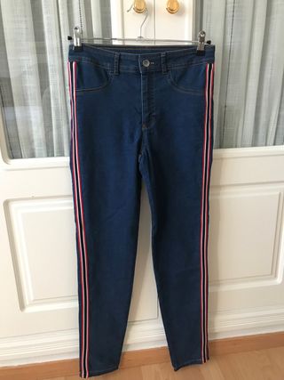 Pantalones Calcedonia de segunda mano por 5 EUR en Badajoz en WALLAPOP