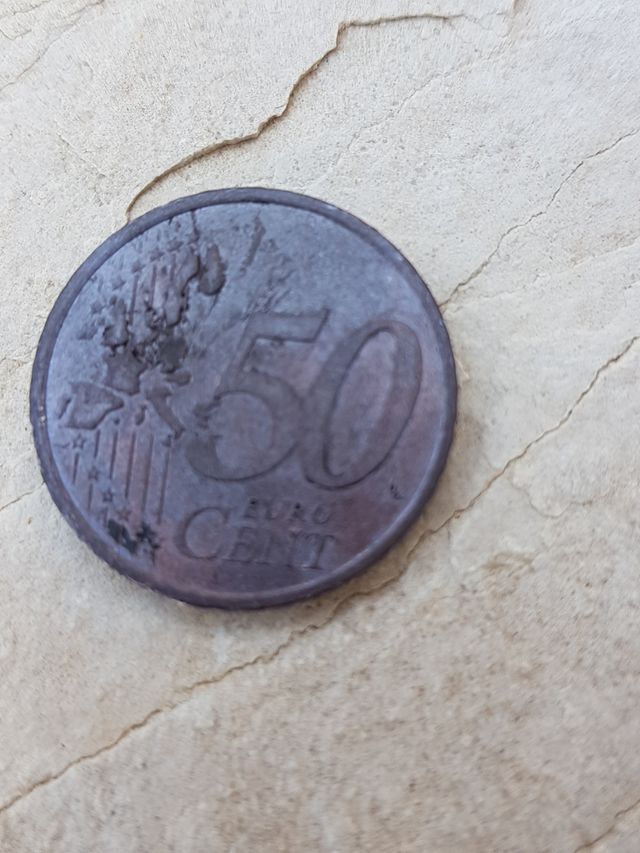 Moneda de 50 céntimos rara.