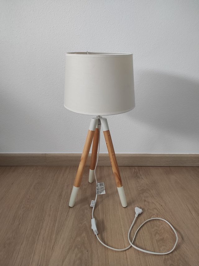 lámpara trípode estilo nórdico