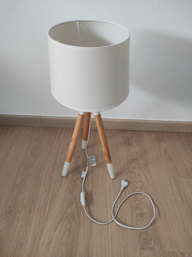 lámpara trípode estilo nórdico