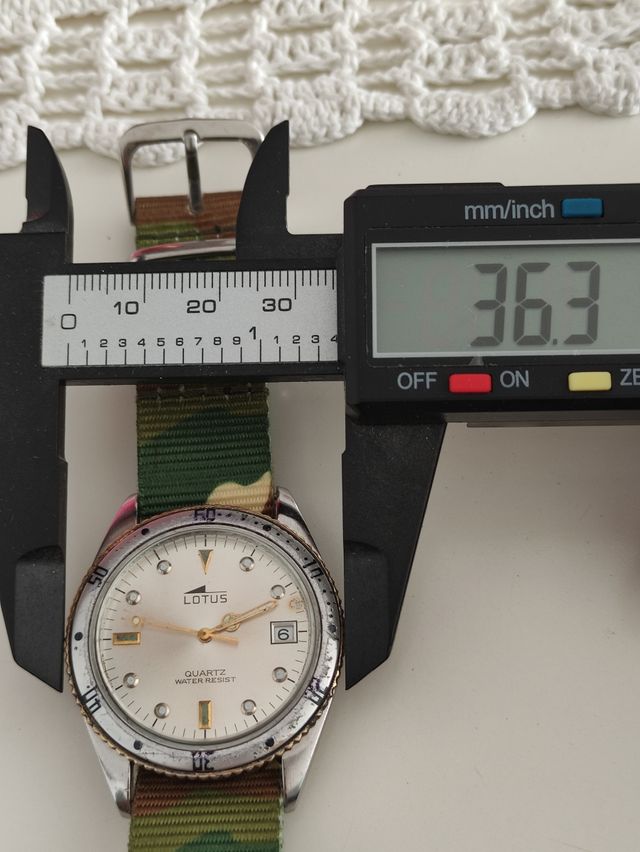 Reloj de pulsera Lotus