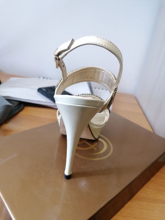 sandali eleganti con tacco