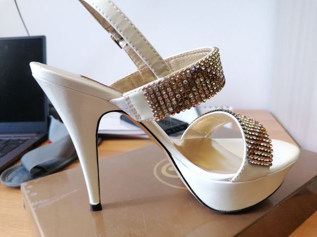 sandali eleganti con tacco