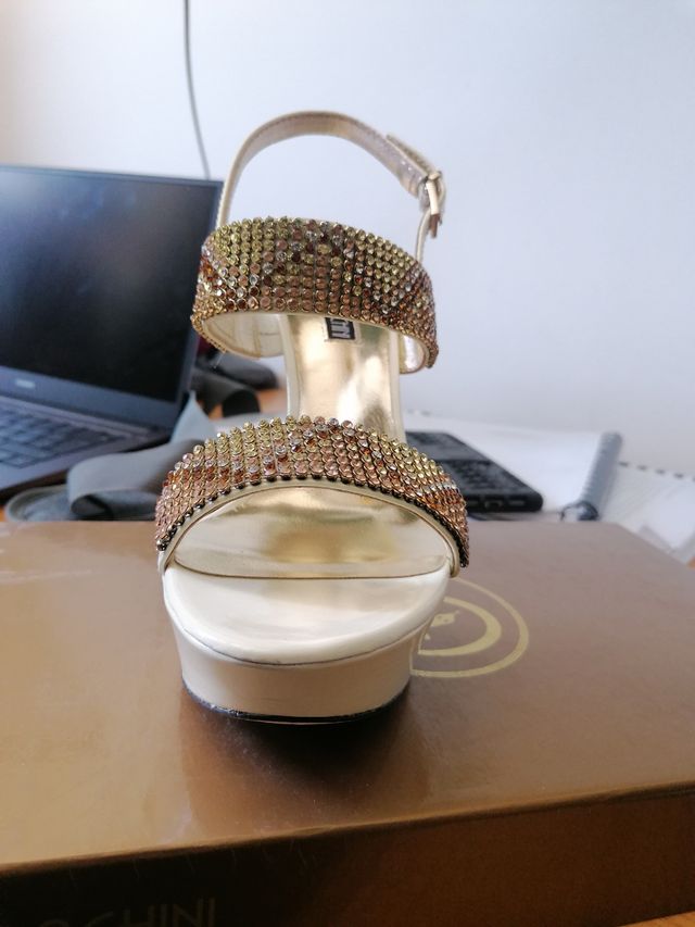 sandali eleganti con tacco