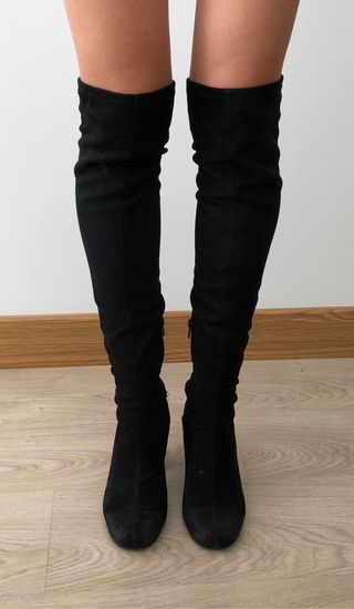 Botas altas XXL negras Zara de segunda mano por 30 EUR en Madrid en WALLAPOP