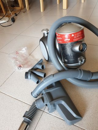 Aspiradora ufesa US 2300 sin bolsa, con accesorios de segunda mano por 50  EUR en Madrid en WALLAPOP