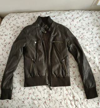 Cazadora cuero Fórmula Joven. de segunda mano por 8 EUR en Valdemoro en  WALLAPOP