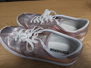 Zapatillas Converse rosa metalizado de segunda mano por 5 EUR en  Vitoria-Gasteiz en WALLAPOP