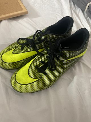 Botas de fútbol Nike de segunda mano en Benidorm en WALLAPOP