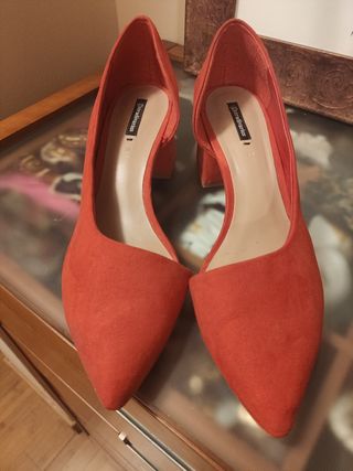 Zapatos rojos de segunda mano por 12 EUR en Benetússer en WALLAPOP