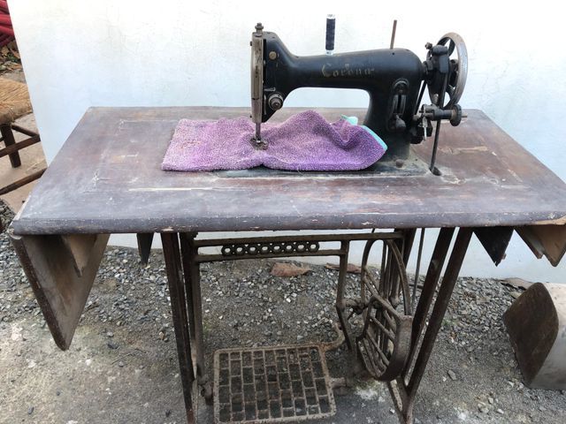 Maquina de coser antigua