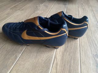 Nike Tiempo de segunda mano por 30 EUR en Pontevedra en WALLAPOP