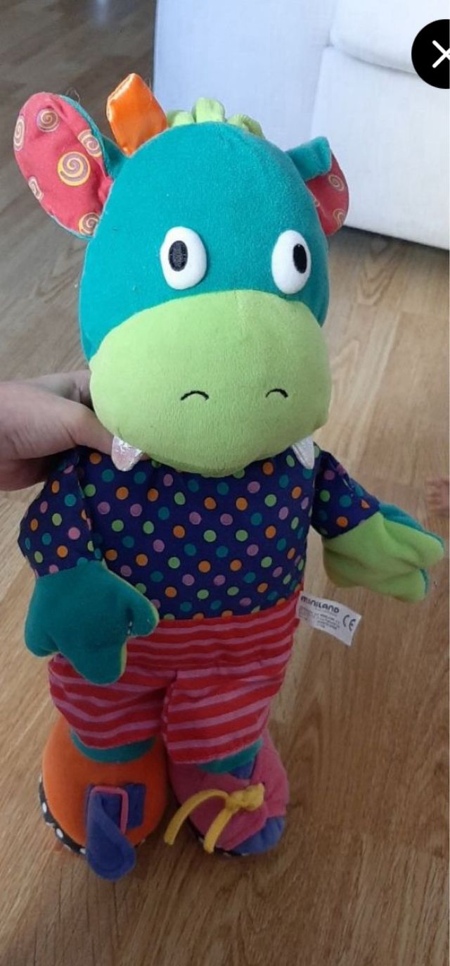 peluche cocodrilo y perro