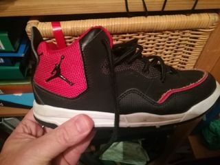 Zapatillas air jordan talla 32 de segunda mano por 25 EUR en Madrid en  WALLAPOP
