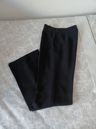 Pantalón negro mujer ZARA (talla 36) de segunda mano por 8 EUR en La Pobla  de Vallbona en WALLAPOP