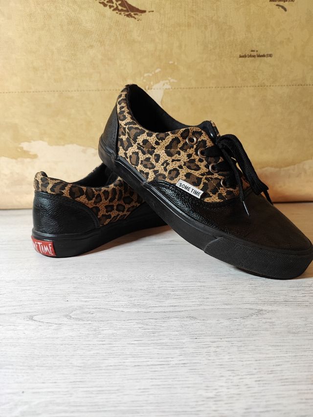 deportivas mujer negras y animal print