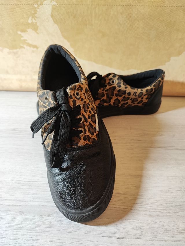 deportivas mujer negras y animal print