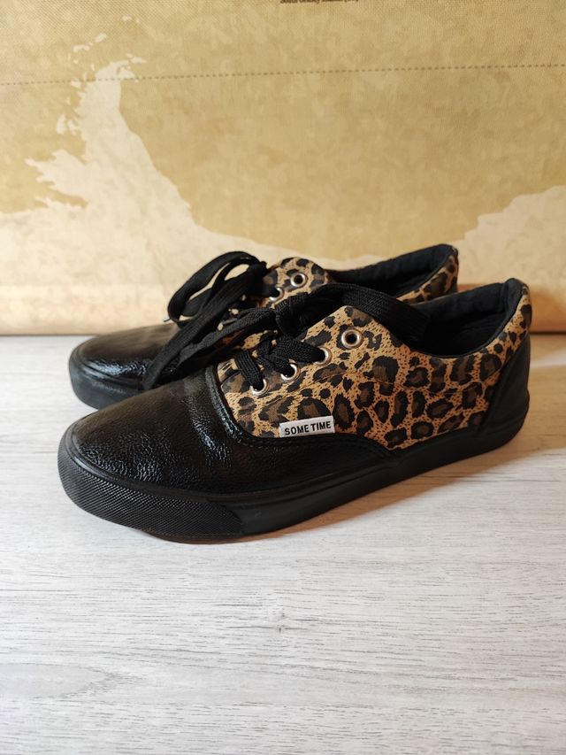 deportivas mujer negras y animal print