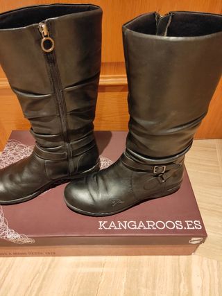 Botas altas negras Kangaroos t.38 de segunda mano por 30 EUR en Zaragoza en  WALLAPOP